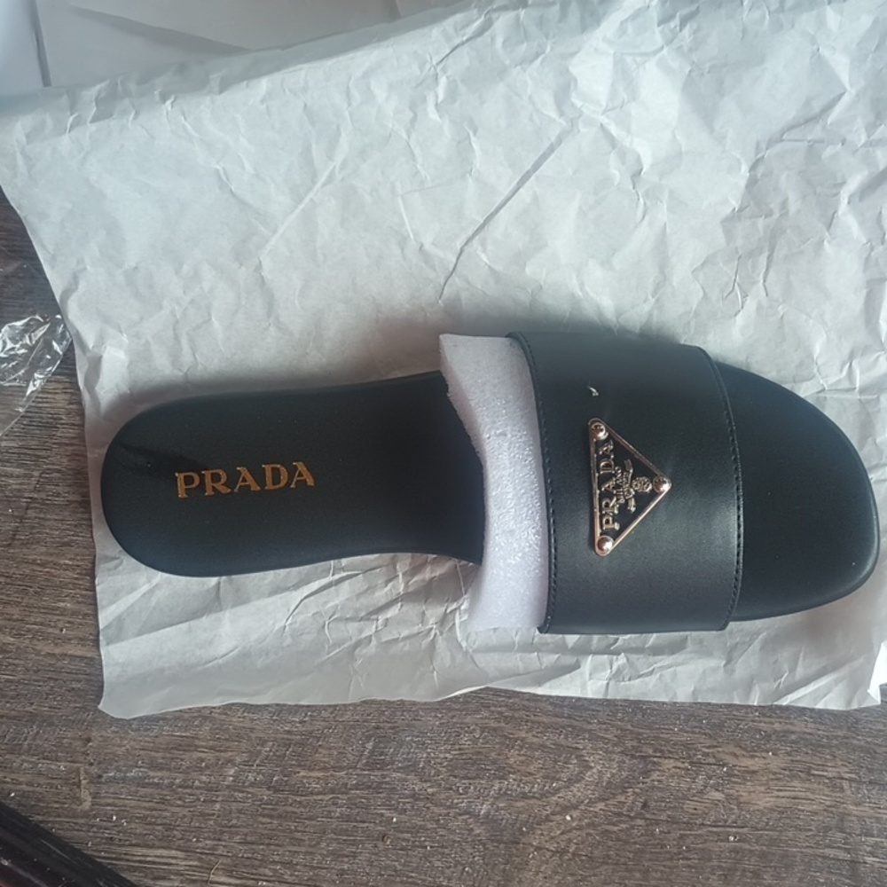 PRADA SLIDES - Picture 4 of 4